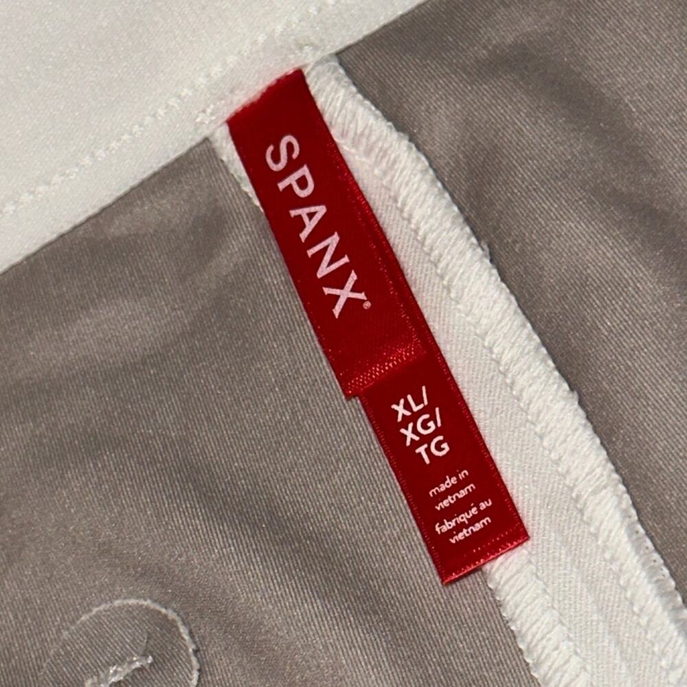 Spanx White Pull On Shorts - Picture 6 of 9